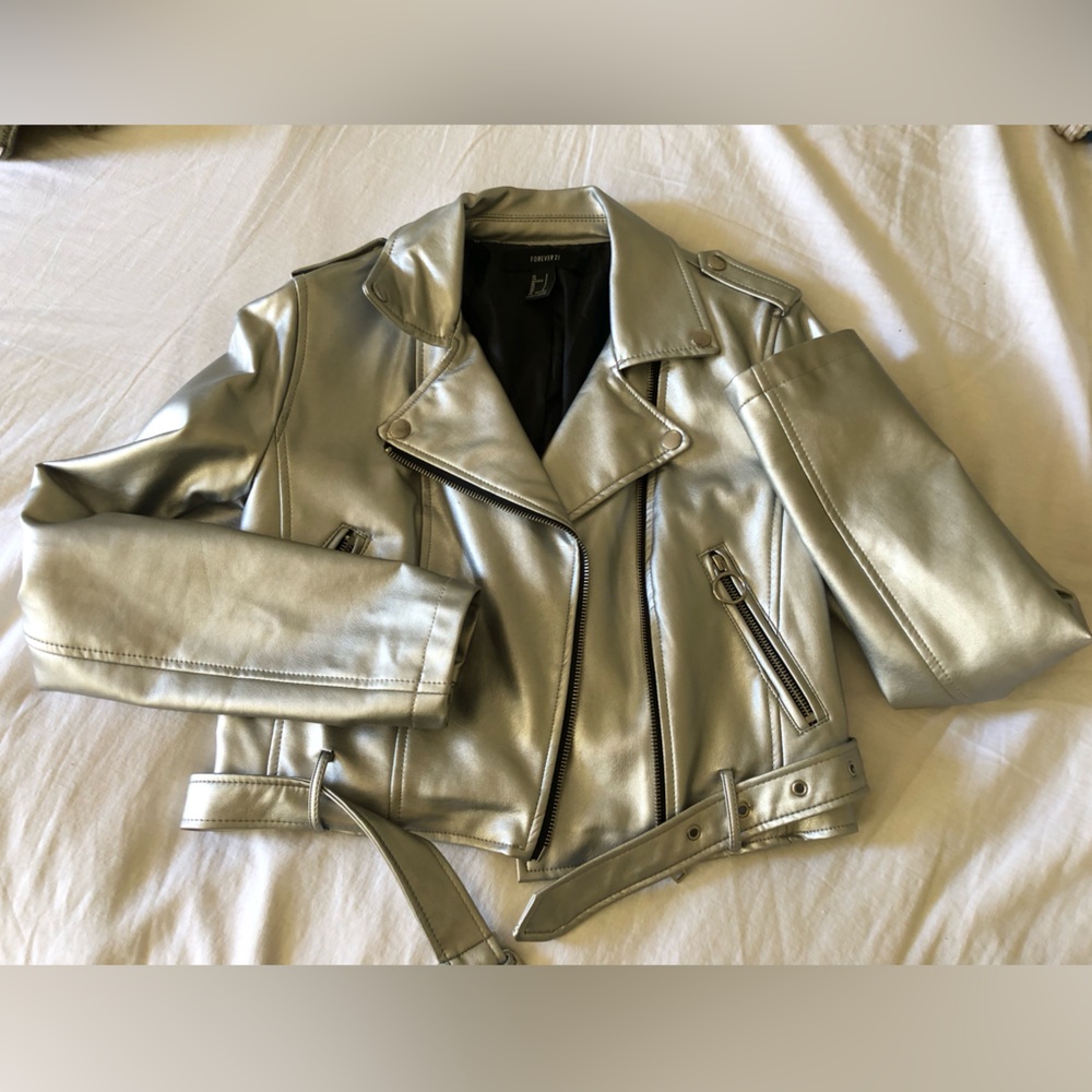Forever 21 silver motorcycle jacket women’s small great condition.